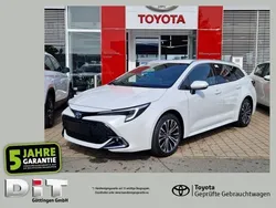 Karminarot metallic Neu 2025 Toyota Corolla Team Kombi | 29.990 €