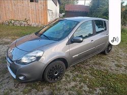 Grau Gebraucht 2011 Renault Clio II Kleinwagen | 4.500 € (Fairer Preis)