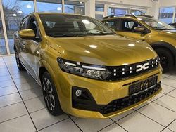 Amber yellow Neu 2025 Dacia Sandero Comfort Limousine | 19.380 €