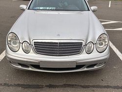 Silber Gebraucht 2003 Mercedes E220 Classic Limousine | 1.799 € (Guter Preis)