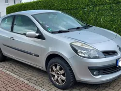 Silber Gebraucht 2008 Renault Clio III Kleinwagen | 3.100 €