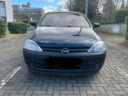 Blau Gebraucht 2001 Opel Corsa Kleinwagen | 2.500 €