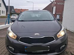 Grau Gebraucht 2013 Kia Ceed Kleinwagen | 3.350 € (Etwas zu teuer)