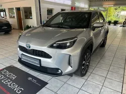 Silber Gebraucht 2023 Toyota Yaris Cross SUV | 24.450 € (Fairer Preis)
