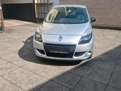 Silber Gebraucht 2011 Renault Scénic III Dynamique Van / Kleinbus | 7.500 € (Etwas zu teuer)
