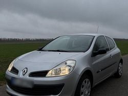 Silber Gebraucht 2009 Renault Clio II Extreme Limousine | 1.900 € (Fairer Preis)