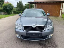 Grau Gebraucht 2011 Skoda Octavia Ambition Kombi | 7.999 € (Fairer Preis)