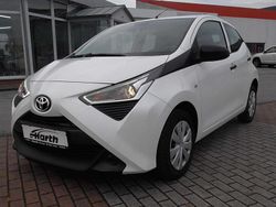 Weiß Gebraucht 2021 Toyota Aygo Kleinwagen | 9.250 € (Fairer Preis)