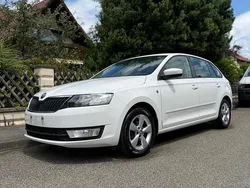 Weiß Gebraucht 2012 Skoda Fabia Kleinwagen | 5.500 €