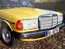 Gelb Gebraucht 1980 Mercedes 230 Limousine | 16.800 €