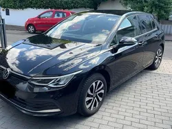 Schwarz Gebraucht 2021 VW Golf VIII Active Limousine | 20.900 € (Guter Preis)