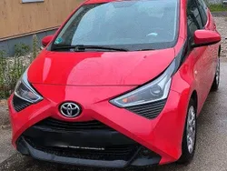 Rot Gebraucht 2019 Toyota Aygo X-play Kleinwagen | 7.900 € (Fairer Preis)