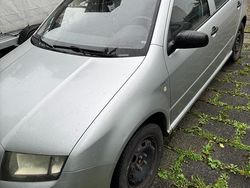 Silber Gebraucht 2003 Skoda Fabia Kleinwagen | 1.000 € (Guter Preis)