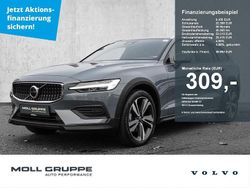 Grau Gebraucht 2023 Volvo V60 CC Plus Kombi | 38.850 € (Etwas zu teuer)