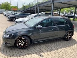 Grau Gebraucht 2016 VW Golf VII Kleinwagen | 10.500 € (Etwas zu teuer)