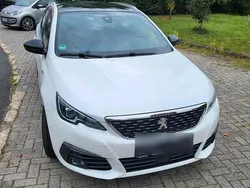 Weiß Gebraucht 2018 Peugeot 308 Kombi | 12.000 € (Etwas zu teuer)