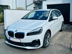 Weiß Gebraucht 2018 BMW 218 Active Tourer Van / Kleinbus | 14.750 € (Fairer Preis)