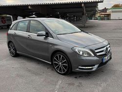 Grau Gebraucht 2012 Mercedes B200 Sport Van / Kleinbus | 8.999 € (Fairer Preis)