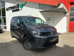 Grau Gebraucht 2023 Peugeot E-Partner Premium Van / Kleinbus | 19.980 € (Guter Preis)