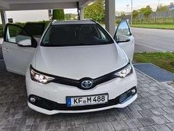 Weiß Gebraucht 2018 Toyota Auris Hybrid Team Kombi | 15.550 € (Fairer Preis)