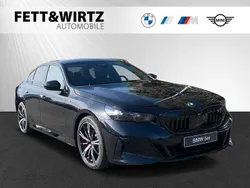 Saphirschwarz metallic Neu 2025 BMW 520 M Sport Limousine | 60.490 € (Guter Preis)