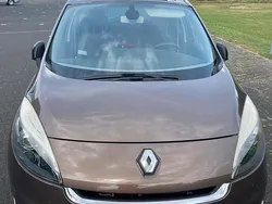 Braun Gebraucht 2012 Renault Scénic III Van / Kleinbus | 6.000 €