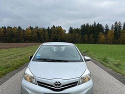 Silber Gebraucht 2012 Toyota Yaris Life Limousine | 4.900 € (Fairer Preis)