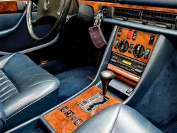 Blau Gebraucht 1986 Mercedes E420 Limousine | 23.900 €