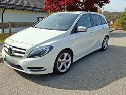 Weiß Gebraucht 2012 Mercedes 200 Limousine | 8.990 € (Guter Preis)