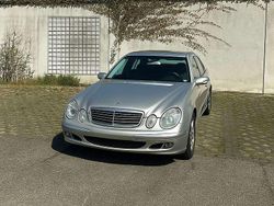 Silber Gebraucht 2004 Mercedes E220 Classic Limousine | 2.999 € (Fairer Preis)