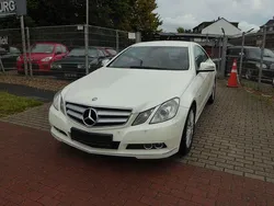 Weiß Gebraucht 2010 Mercedes E200 Coupé | 9.490 € (Fairer Preis)