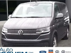 Grau Gebraucht 2023 VW Multivan Comfortline Van / Kleinbus | 64.444 €