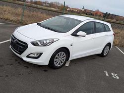 Weiß Gebraucht 2017 Hyundai i30 Kombi | 7.999 € (Fairer Preis)