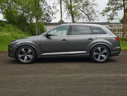 Grau Gebraucht 2016 Audi Q7 SUV | 31.400 € (Guter Preis)