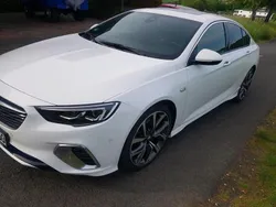 Weiß Gebraucht 2019 Opel Insignia Country Tourer Sport Limousine | 24.800 € (Teuer)