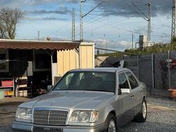Silber Gebraucht 1994 Mercedes E200 Limousine | 3.999 €