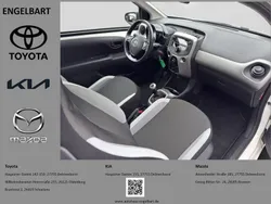 Weiß Gebraucht 2015 Toyota Aygo Business Edition Kleinwagen | 7.950 € (Fairer Preis)