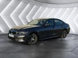 Grau Gebraucht 2022 BMW 318 Sport Line Limousine | 26.900 € (Fairer Preis)