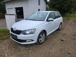 Weiß Gebraucht 2018 Skoda Fabia Kleinwagen | 9.600 € (Fairer Preis)