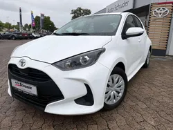 Weiß Gebraucht 2022 Toyota Yaris Basis Kleinwagen | 14.990 € (Fairer Preis)