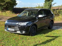 Schwarz Gebraucht 2015 Mitsubishi Outlander Diamant Edition SUV | 6.900 € (Fairer Preis)