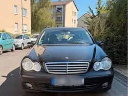 Schwarz Gebraucht 2005 Mercedes C200 Kombi | 2.400 €