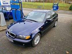 Blau Gebraucht 2004 BMW 318 Limousine | 2.590 € (Guter Preis)