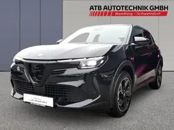 Schwarz (nero tortona) Gebraucht 2024 Alfa Romeo Junior Edizione Speciale SUV | 41.900 € (Fairer Preis)