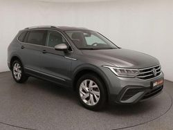 Grau Gebraucht 2024 VW Tiguan Allspace S SUV | 29.660 € (Superpreis)