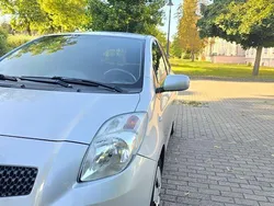 Silber Gebraucht 2007 Toyota Yaris Limousine | 3.990 € (Fairer Preis)