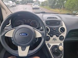 Weiß Gebraucht 2014 Ford Ka Titanium Kleinwagen | 3.300 € (Fairer Preis)