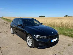 Schwarz Gebraucht 2020 BMW 320 M Sport Kombi | 29.990 € (Fairer Preis)