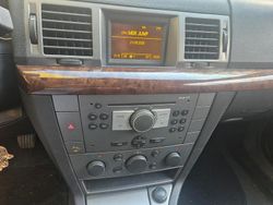 Grün Gebraucht 2011 Opel Vectra Limousine | 1.000 €