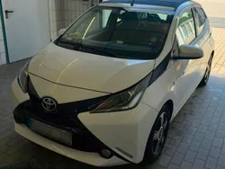 Weiß Gebraucht 2017 Toyota Aygo X-wave Kleinwagen | 8.000 € (Fairer Preis)